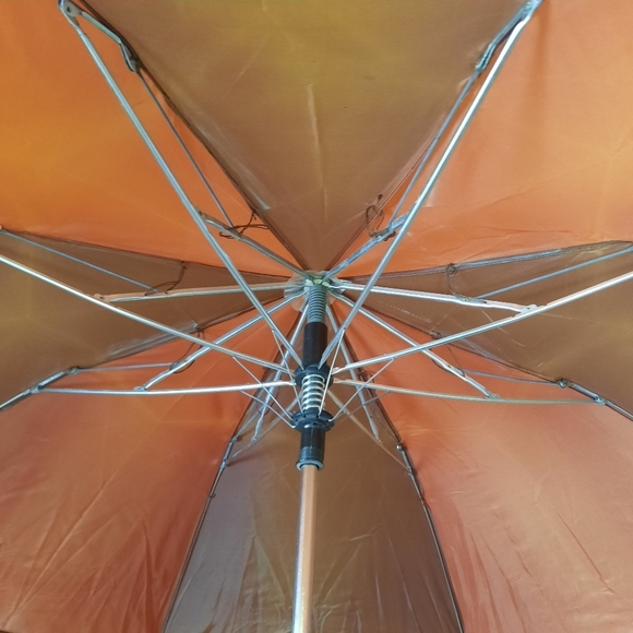 Vintage brown rusty orange compact umbrella with plastic hook handle - Picture 7 of 8